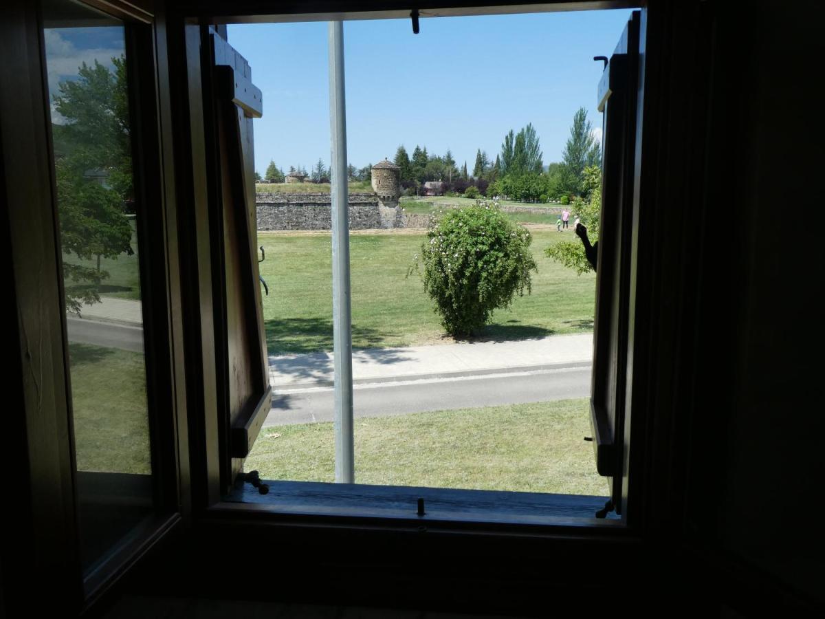 Casa Con Jardin Frente Ciudadela Villa Jaca Dış mekan fotoğraf