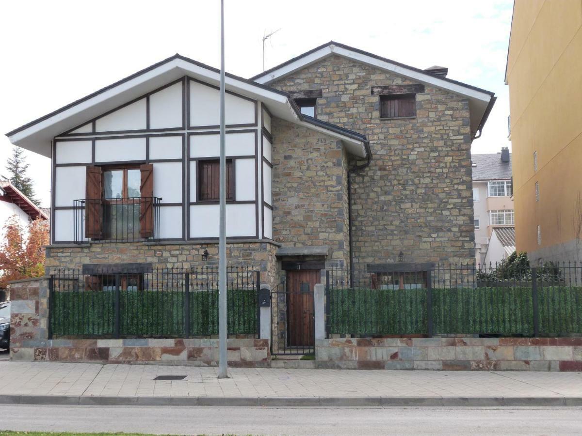 Casa Con Jardin Frente Ciudadela Villa Jaca Dış mekan fotoğraf